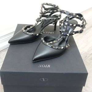 100% Authentic Valentino Noir Black Rockstud kitten heels Sz 38